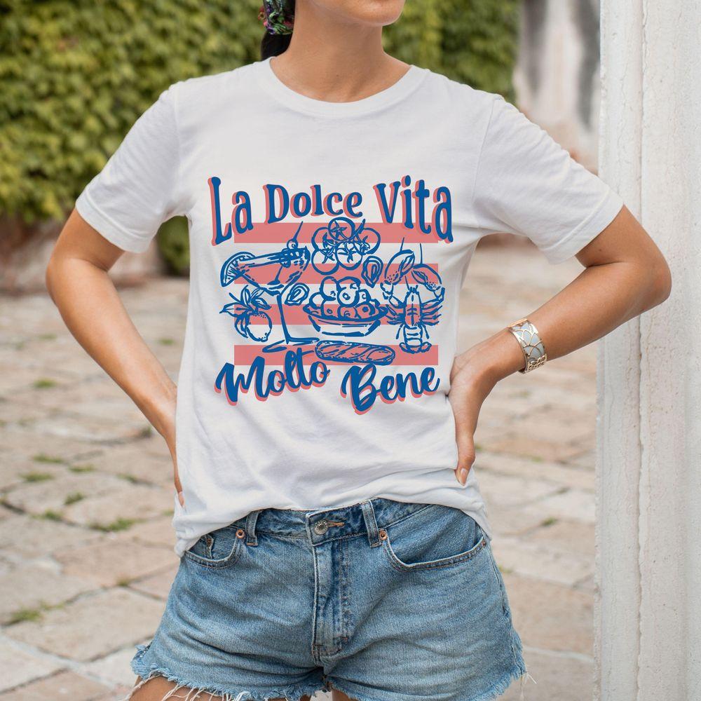 La Dolce Vita Graphic Fisherman Aesthetic Coastal Summer Molto Bene Shirt La Dolce Vita Graphic Fisherman Aesthetic Coastal Summer Molto Bene Shirt