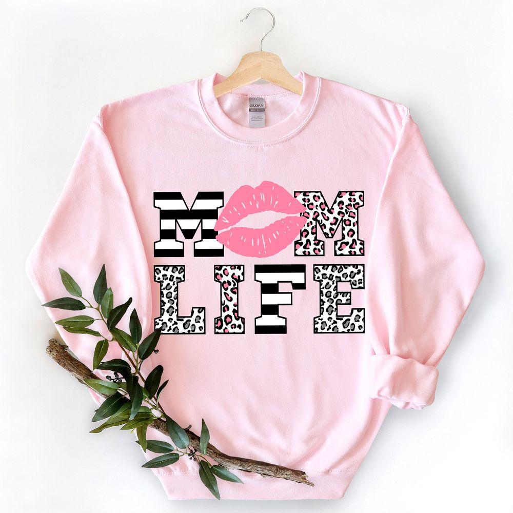 Mom Life Pink Lips Kiss Me Kissing Lips Cheetah Leopard Stripe Print Awesome Shirt Mom Life Pink Lips Kiss Me Kissing Lips Cheetah Leopard Stripe Print Awesome Shirt